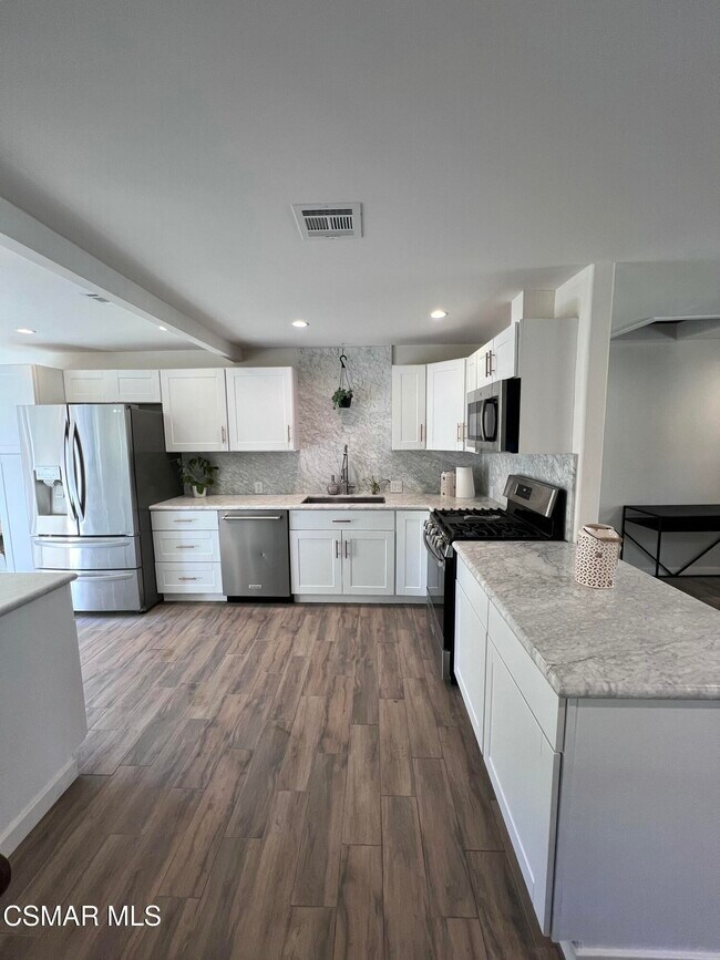 Building Photo - 3076 Los Robles Rd