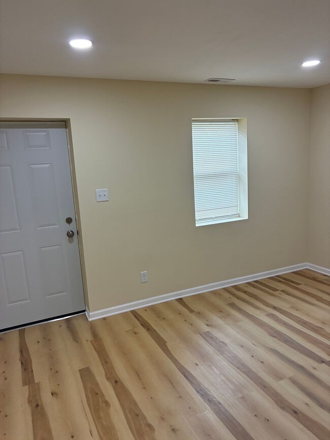 Building Photo - Stylish Renovated Home