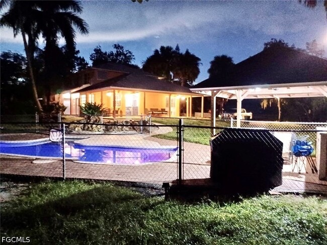 Building Photo - 740 19th St SW