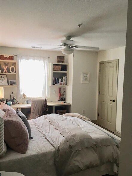 Building Photo - 203 Kelly Rd