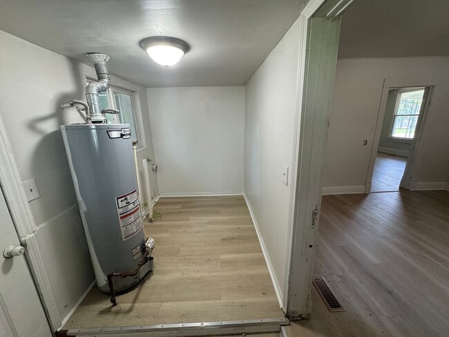 Building Photo - LEASING
