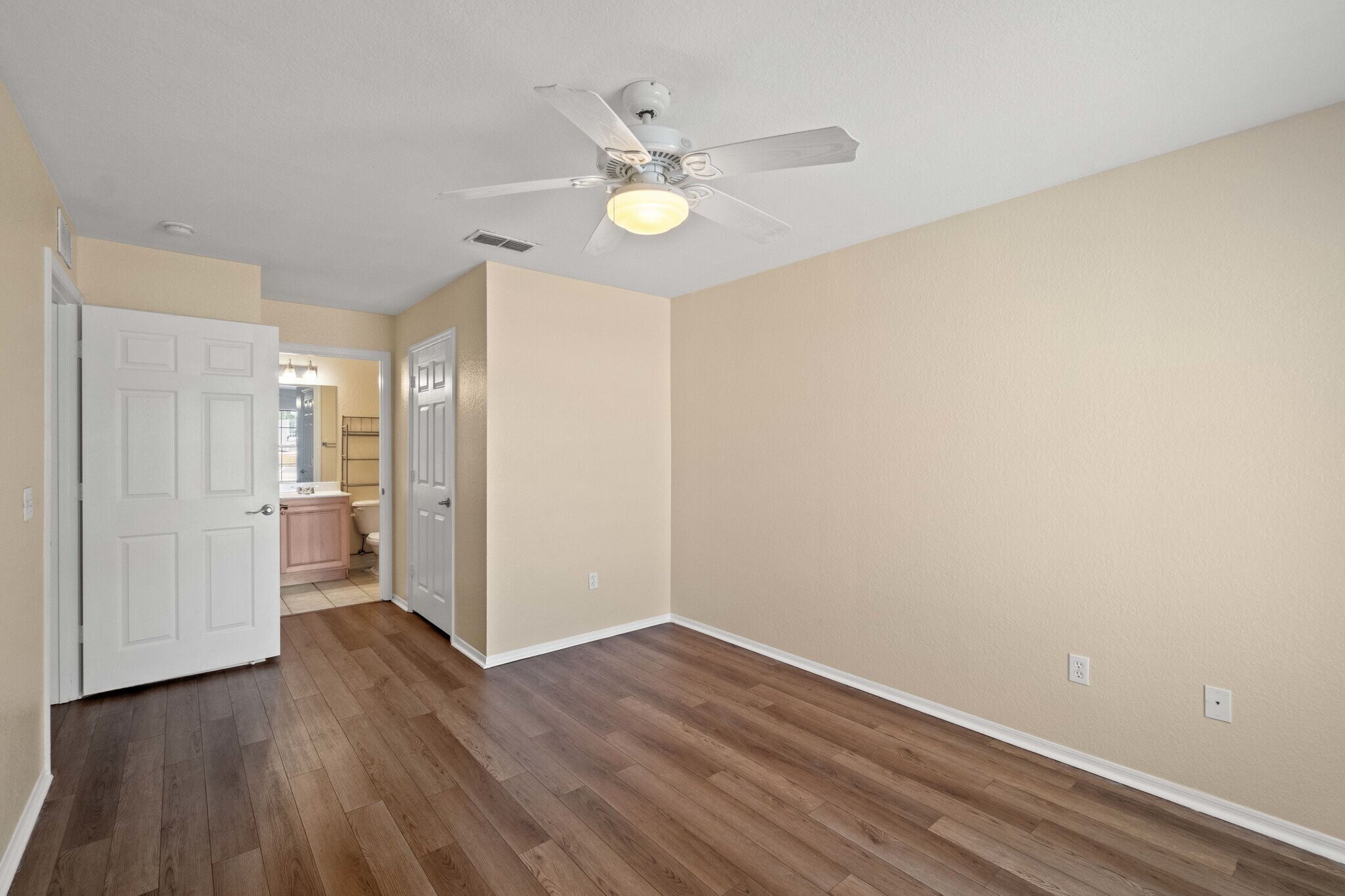 Building Photo - 801 Cape Cod Dr