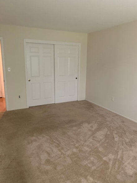 Building Photo - 107 Sharon Garden Ct