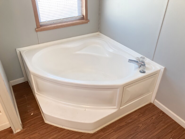 Building Photo - 200 N 28th St