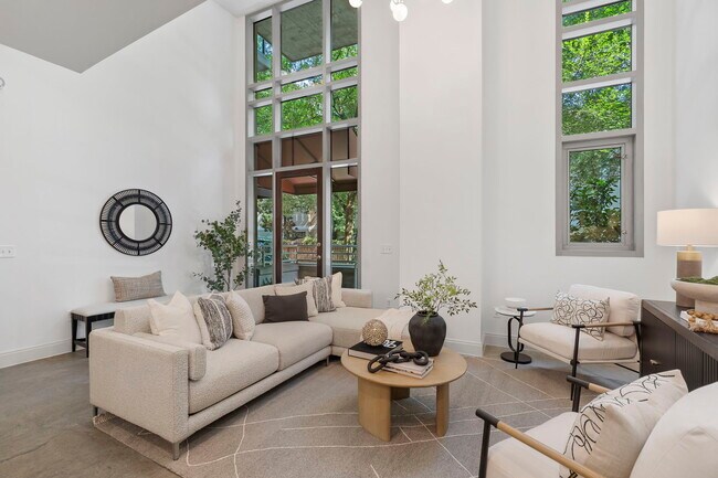 Building Photo - 905 Juniper St NE