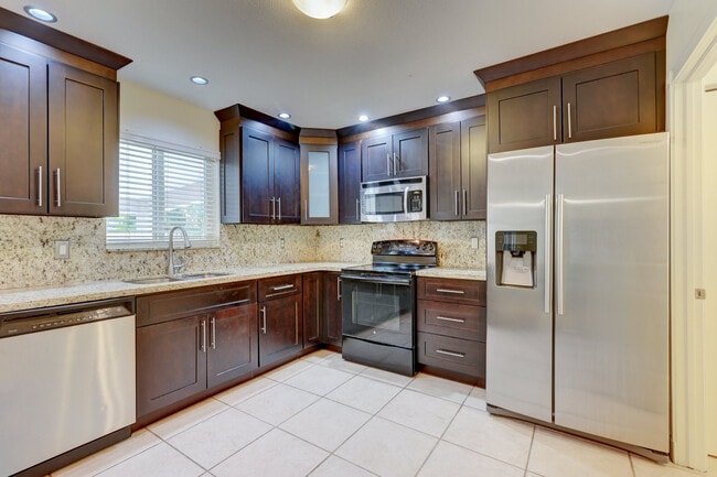 Building Photo - 630 SW 159th Terrace