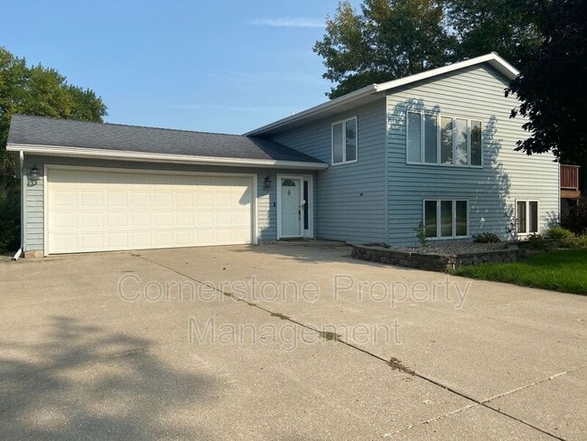 Primary Photo - 1404 College St