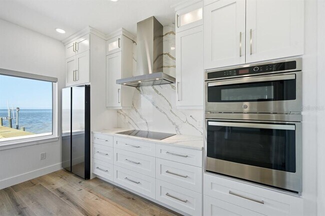 Building Photo - 1909 Gulfview Dr