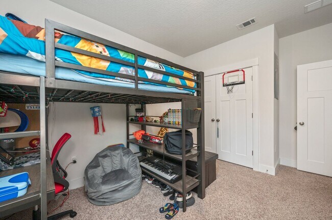Building Photo - Stunning 4 Bedroom, 3 Bath Home in Shoal R...