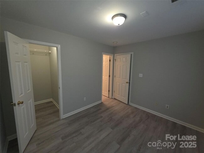 Building Photo - 235 Winding Canyon Dr