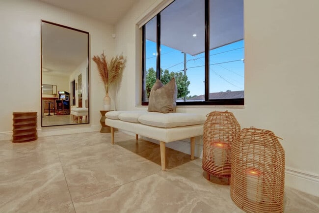 Building Photo - 2325 NE 195th St