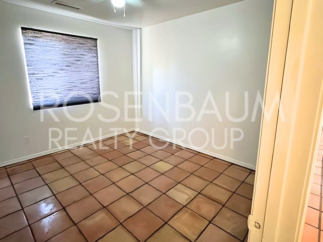 Building Photo - Beautiful 4-bedrooms, 2-baths home in Pres...