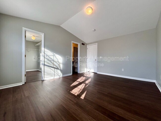 Building Photo - 2104 Shiloh Point SE