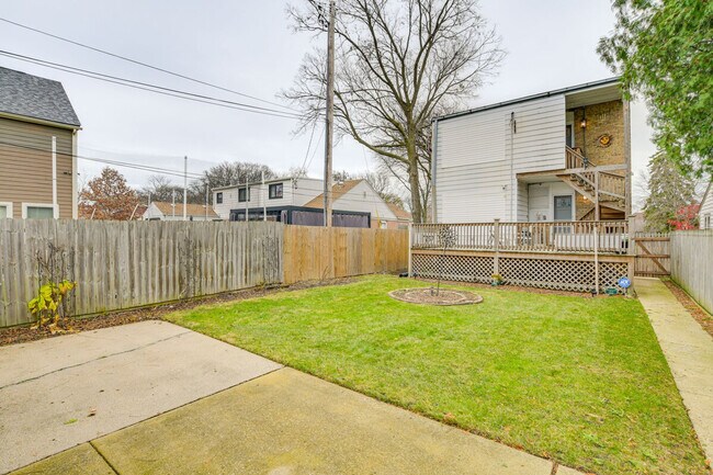 Building Photo - 1538 Fowler Ave