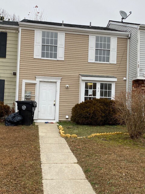 Building Photo - 52 Victoria Manor