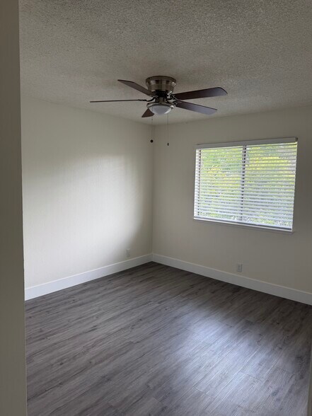 #2 bedroom - 5128 Greenberry Dr