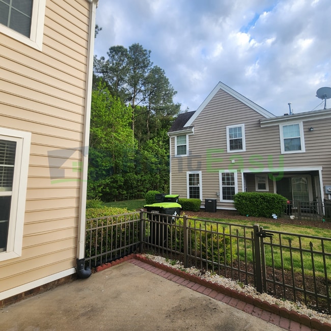 Building Photo - 2250 Humphreys Dr