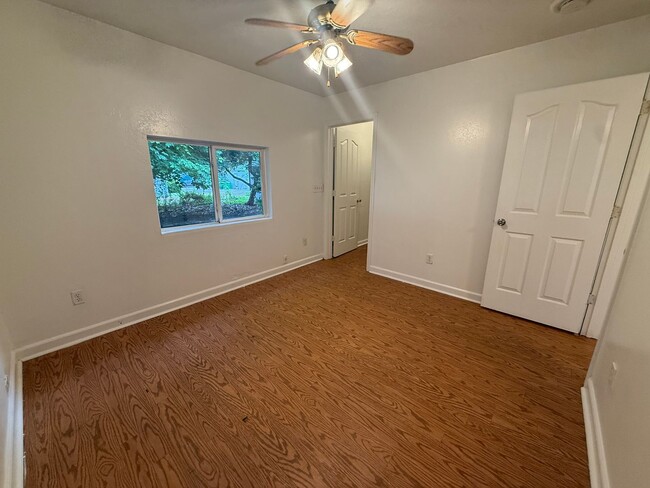 Building Photo - Beautiful 4 bedroom 2 bath house available now