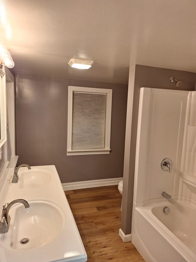 Second floor bath with double vanity - 7237 Lincoln Way W