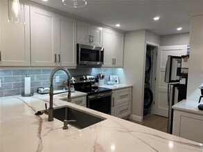 Building Photo - 1523 E Hillsboro Blvd