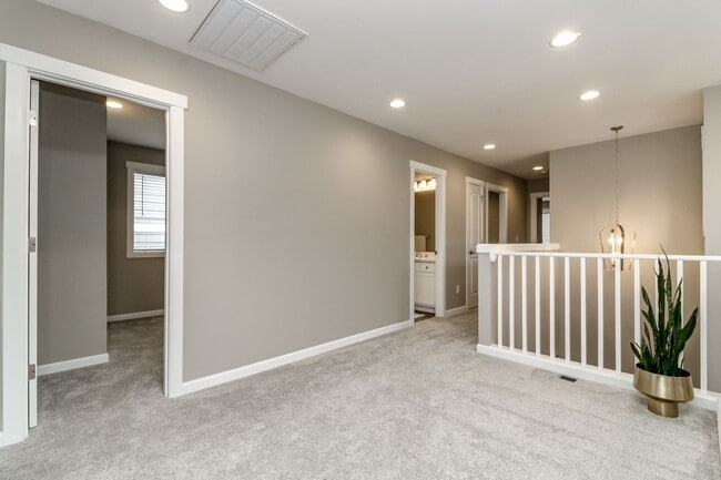 Building Photo - Beautiful 3 Bedroom 2.5 Bathroom Property