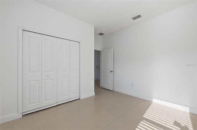 Building Photo - 304 Begonia Ct
