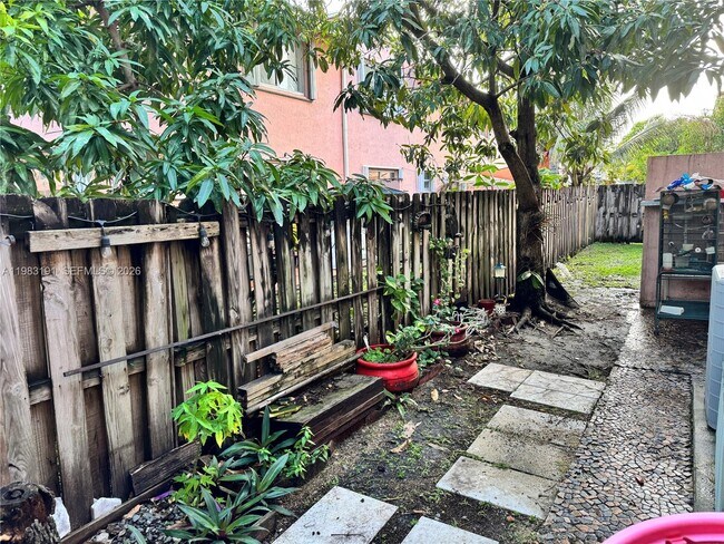 Building Photo - 8025 Lake Dr