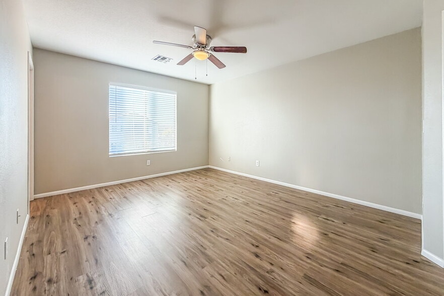 Building Photo - 10907 E Arcadia Ave