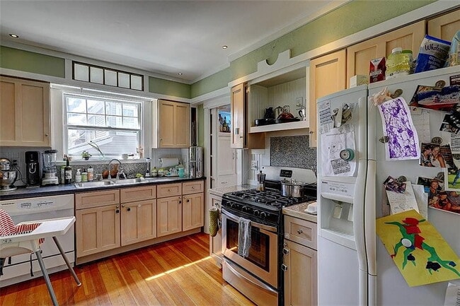 Building Photo - 17 Luzon Ave