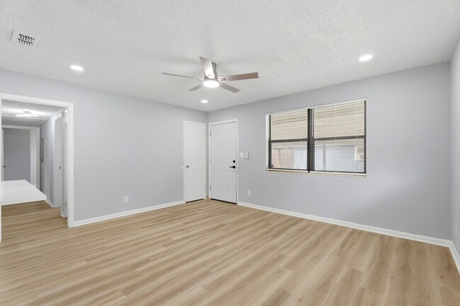 Building Photo - 6766 Londonbridge Ln