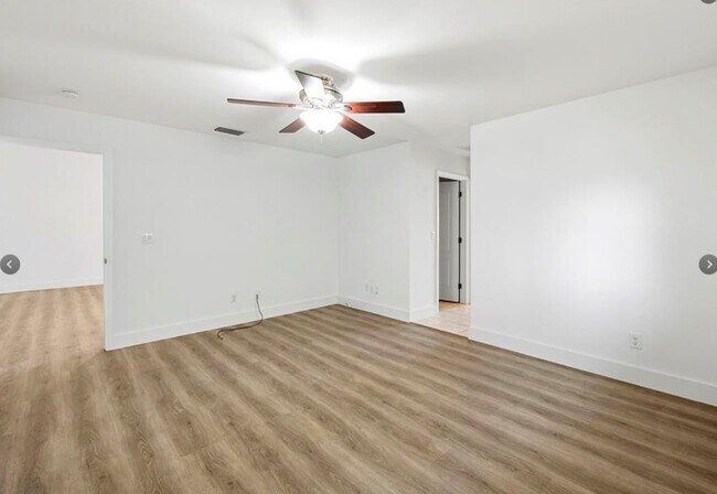 Building Photo - 409 SW 47th Ter