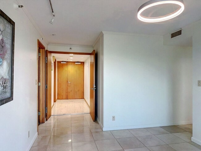 Building Photo - Stunning Kakaako 2 Bedroom at Nauru Tower