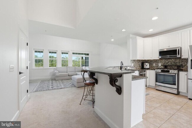 Building Photo - 13940 Greendale Dr