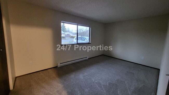 Building Photo - 2024-760MF