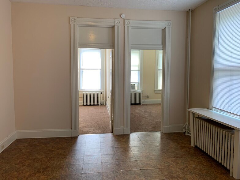 Building Photo - 2210 Victor St