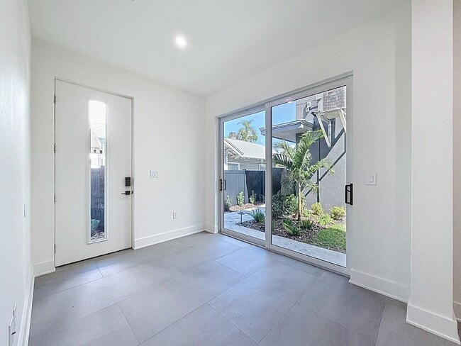 Building Photo - 342 14th St N