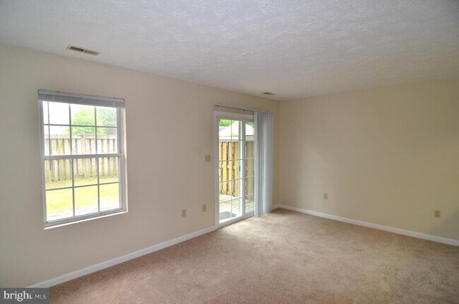 Building Photo - 46358 Columbus Dr