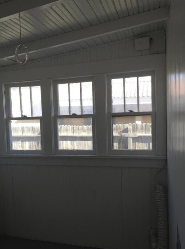 Building Photo - 213 Princeton Dr SE