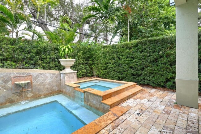 Building Photo - 4065 Battersea Rd