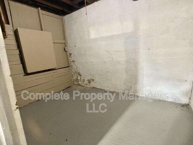 Building Photo - 806 John Farry Pl