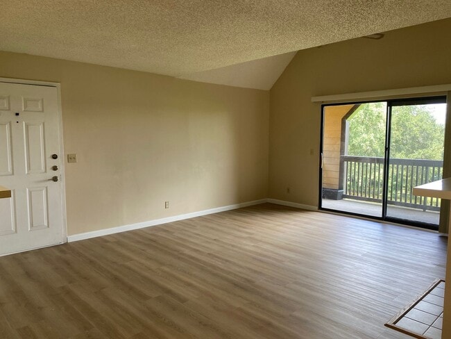 Building Photo - MOVE-IN SPECIAL!!!Charming 1-Bedroom Condo...