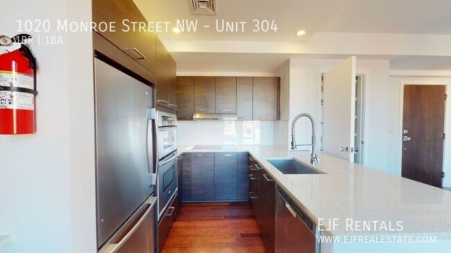 Building Photo - 1020 Monroe St NW