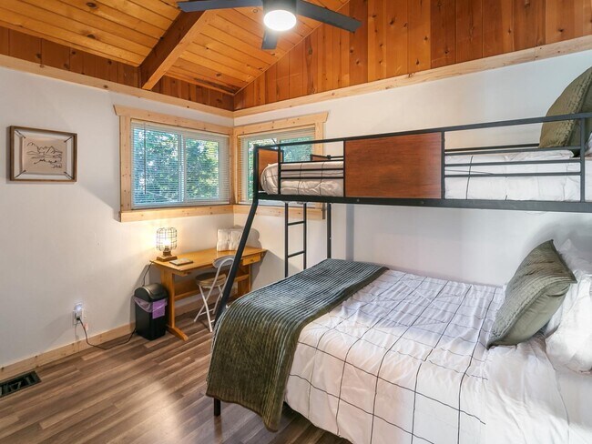 Building Photo - 587 Arrowhead Villa Rd