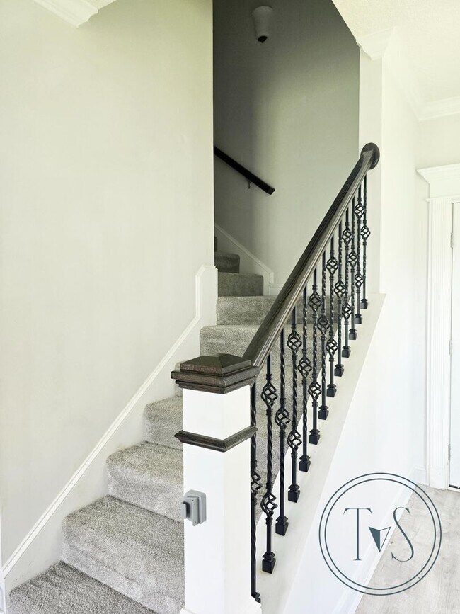 Building Photo - FALL MOVE-IN SPECIAL: $1000 OFF 1st MONTH'...