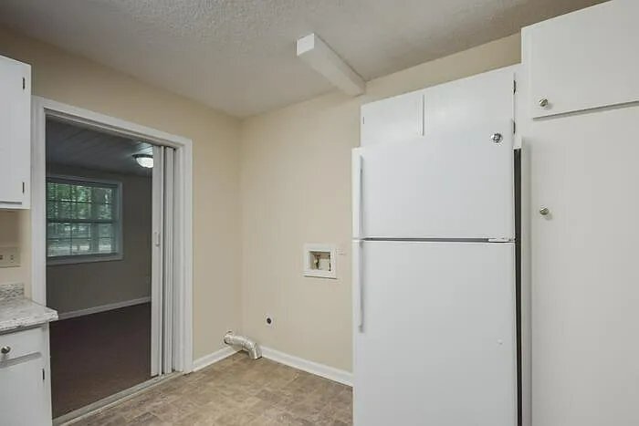 Building Photo - 105 Fallsbury Rd