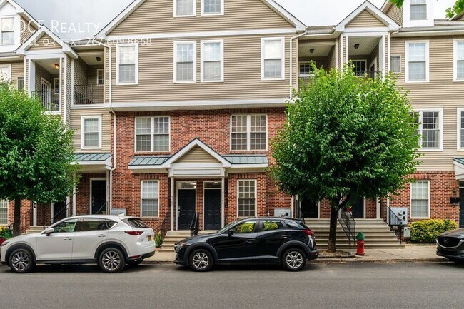 Primary Photo - 3147 W Thompson St