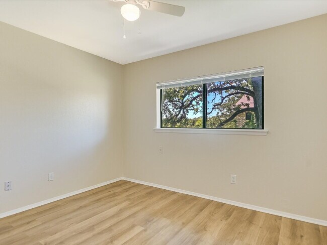 Building Photo - 2403 Bosque Dr