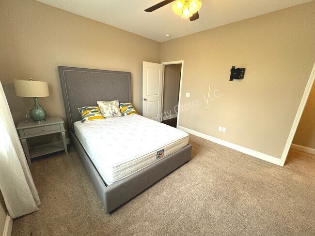 Building Photo - 3BR/3.5BA FURNISHED For Rent