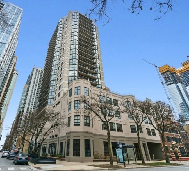Primary Photo - 33 W Delaware Pl