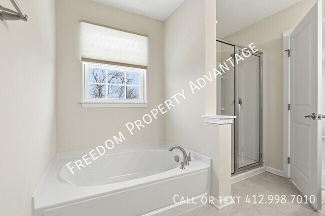 Building Photo - 412 Olive Ln